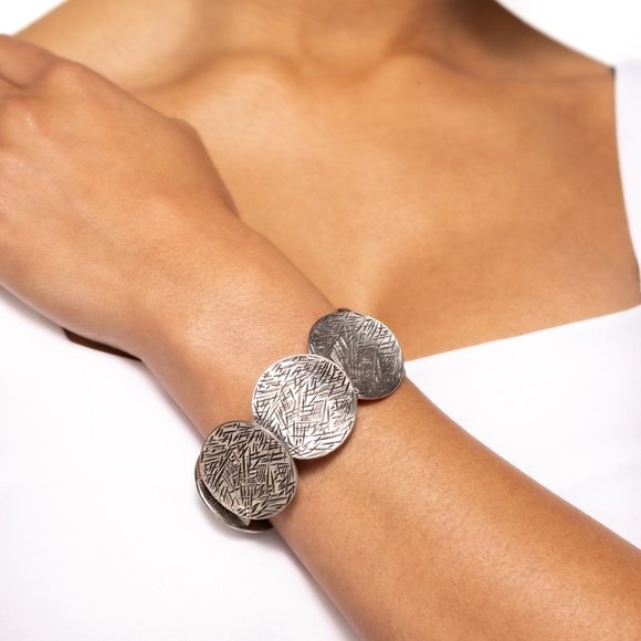 paparazzi Jewelry - Extra Etched - Silver Bracelelt